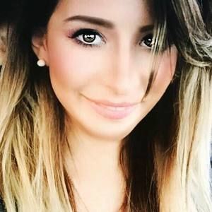 Meet your Posher, Moni